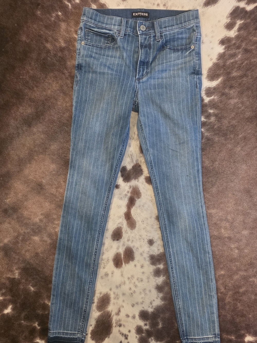 Express Size 4 Skinny Jeans Medium Wash Raw Frayed Hem Stretch Denim